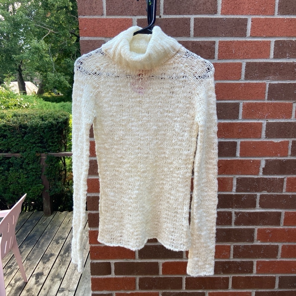 Y2K Cream knit turtleneck sweater